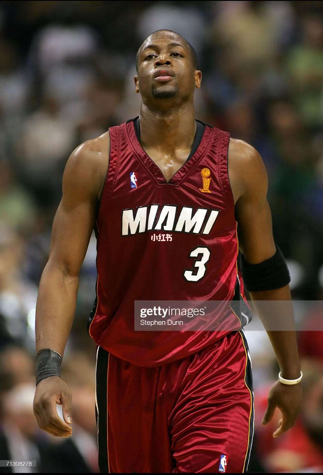 详解棒球规则中的场内全垒打与外野飞球反弹后的垒位计算