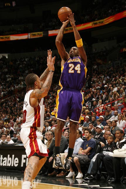 彻底放弃？阿贾克斯客战卡拉巴克首发：多名小将轮换登场